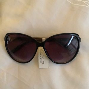 Tahari sunglasses